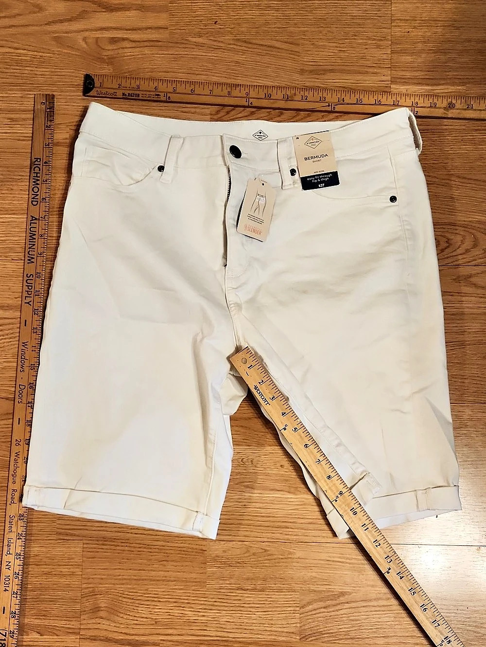 Jones New York Secretly Slimmer Bermuda Shorts Bermuda Shorts in White Size 16